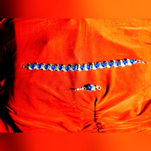 Elegant Sapphire Blue color Necklace set of Four pieces (Never been worn) 🎉🥳💙 - Picture 2 of 6